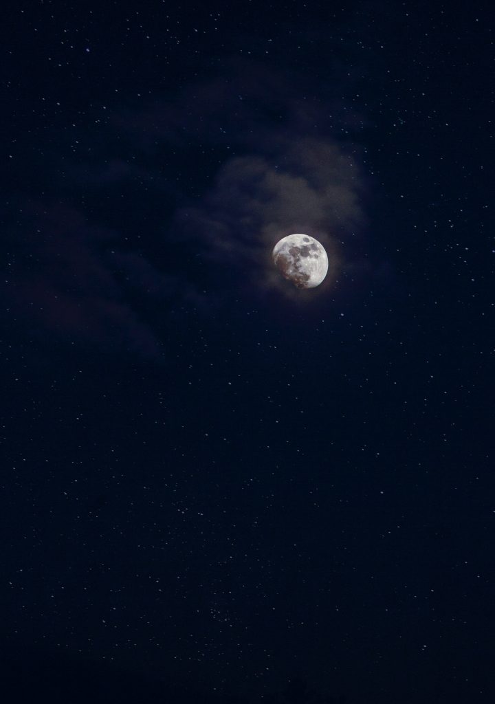A astróloga Claudia Lisboa fala da Lua na Astrologia.