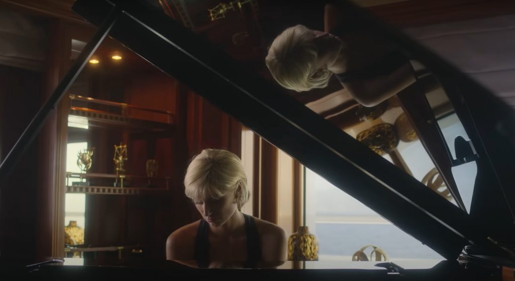 Imagem da atriz que interpreta a Princesa Diana na série The Crown para ilustrar conteúdo sobre os signos da família real