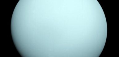 Imagem do planeta Urano visto pela NASA Voyager 2, em 1986, ilustrando artigo sobre o significado de Urano no mapa astral