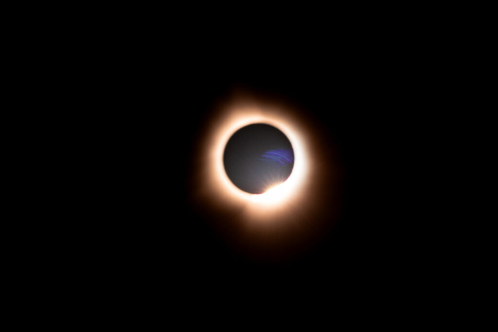 Eclipse solar total em 8 de abril de 2024, capturado em Carbondale, Illinois