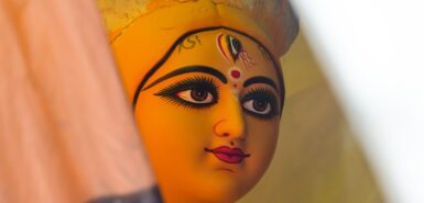 Visão artística do rosto da deusa hindu Durga