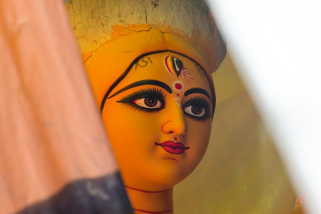 Visão artística do rosto da deusa hindu Durga