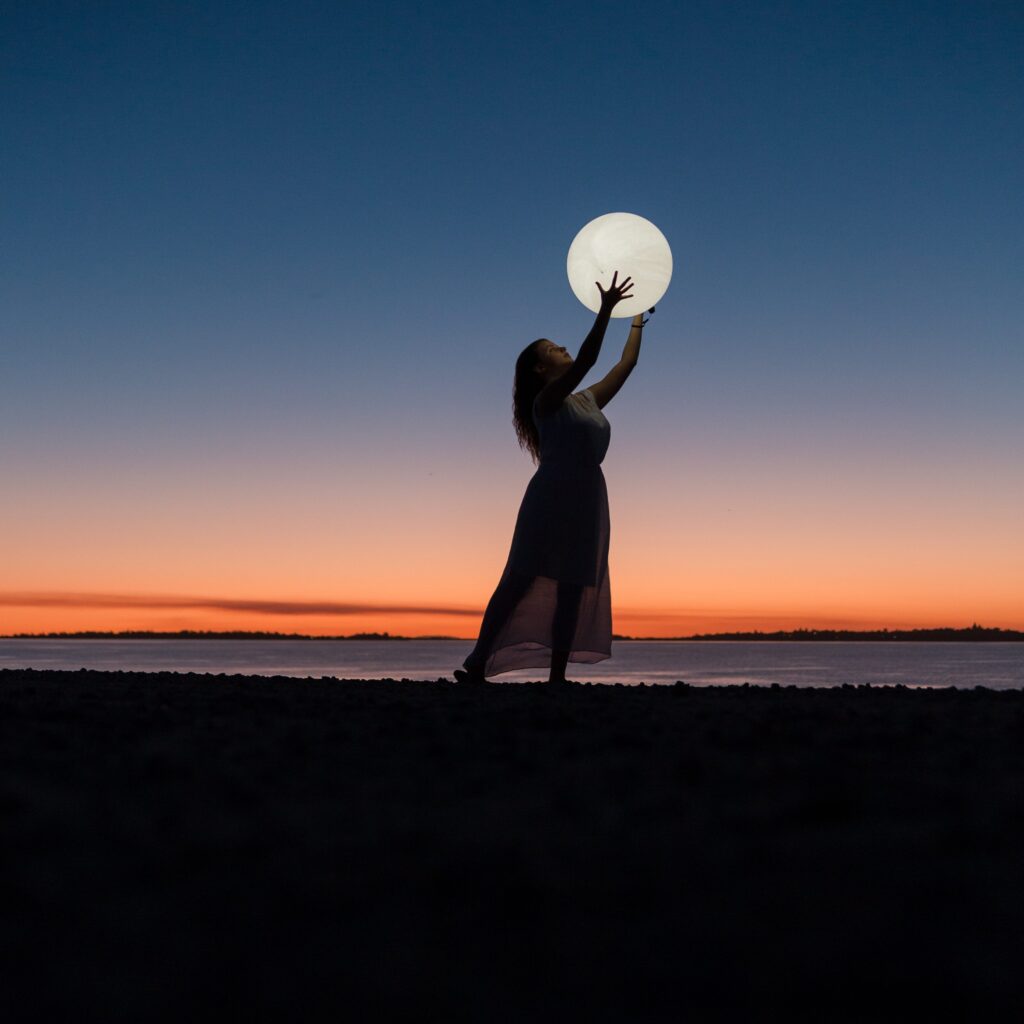 Lua Cheia na astrologia: um guia completo - Cláudia Lisboa