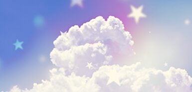 Céu de conto de fadas com estrelas e nuvens