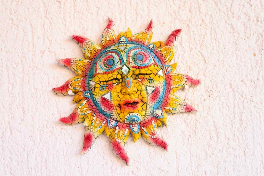 sol de mosaico em fundo texturizado