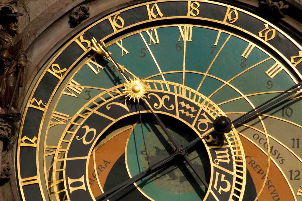 Orloj. Famoso relógio astronômico em Praga, República Tcheca